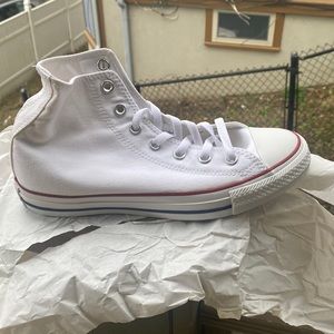 Women’s converse size 8